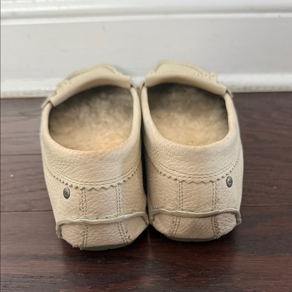 Ugg Women's Cream Loafers Size 9 - Picture 4 of 12